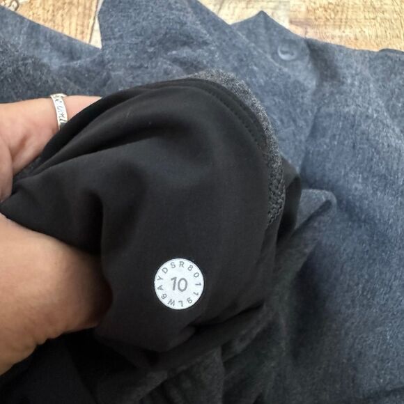 Lululemon Hello Sunday Crop
Heathered Mod Black! EUC size 10 - Picture 5 of 14